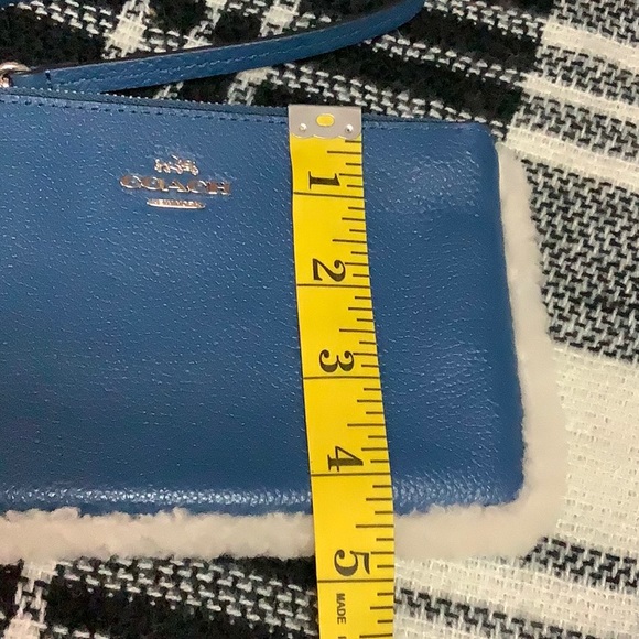 Coach blue leather Sherpa trimmed zippered wristlet - Picture 7 of 7